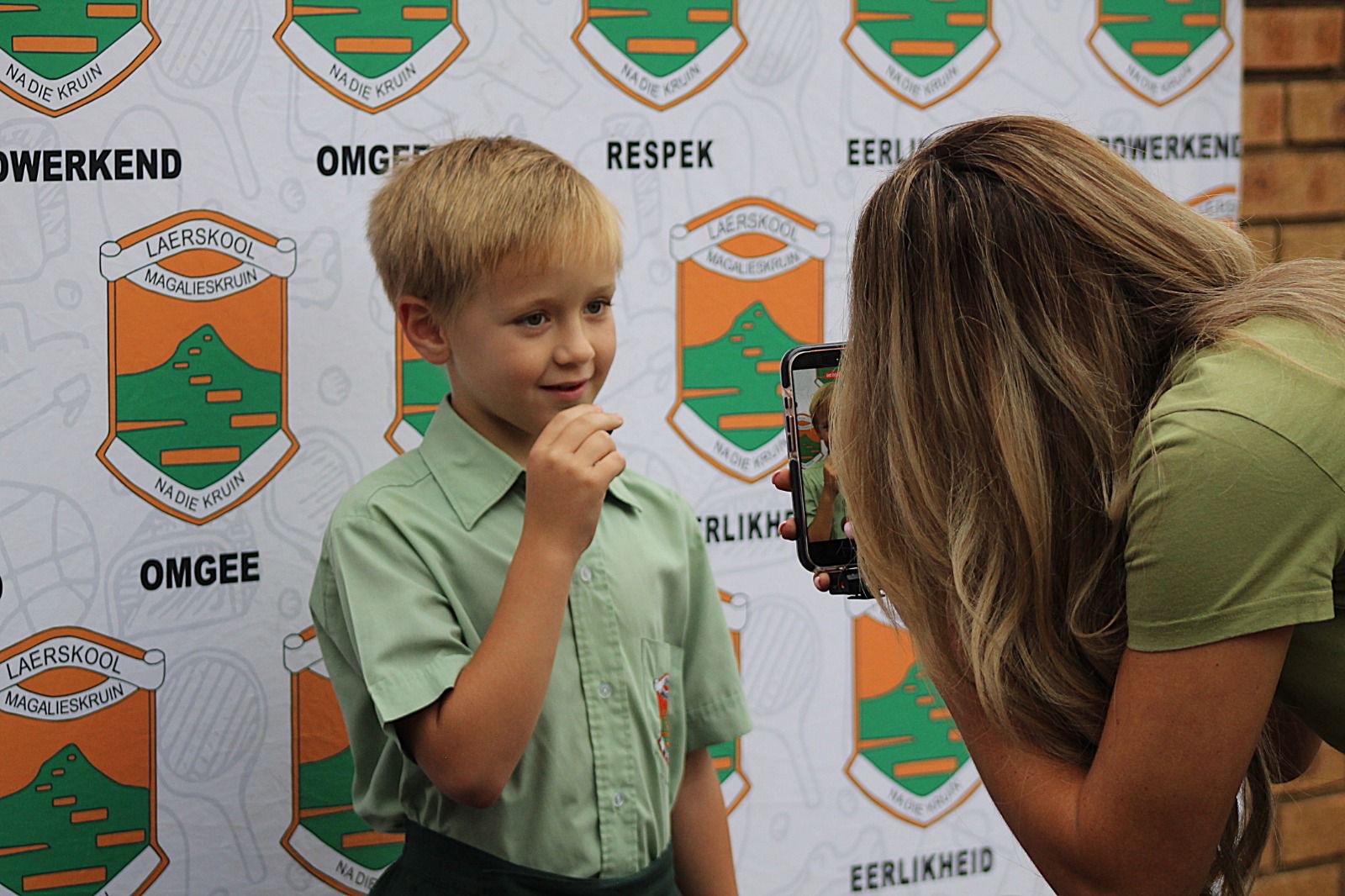 A young learner being filmed at Laerskool Magalieskruin during a JK6 visit